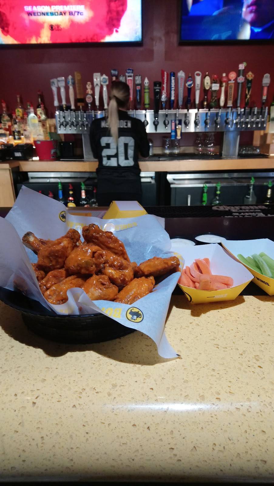 Buffalo Wild Wings | restaurant | 814 Crossings Rd, Sandusky, OH 44870, USA | 4196249464 OR +1 419-624-9464