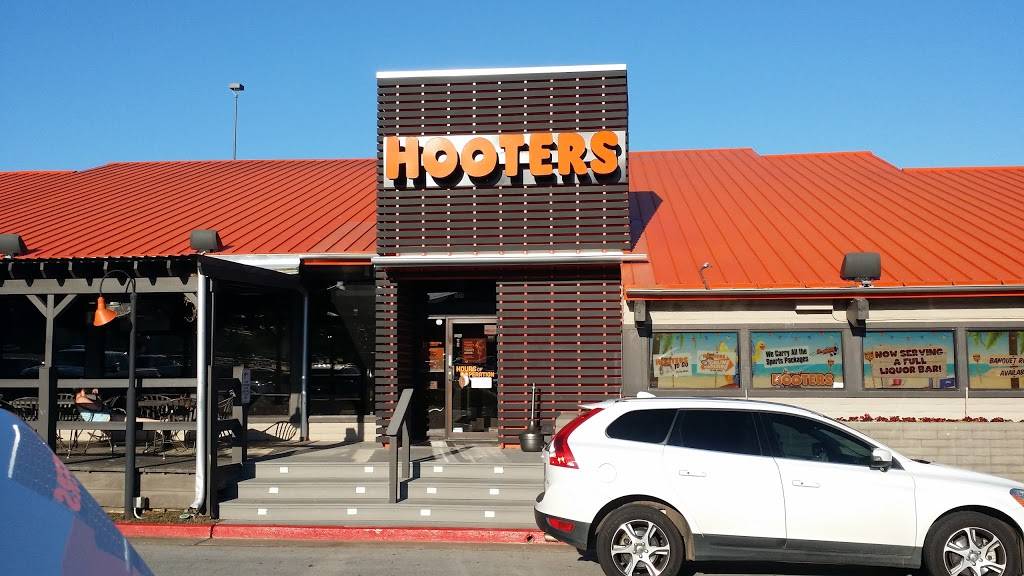 Hooters | meal takeaway | 8108 E 61st St, Tulsa, OK 74133, USA | 9182504668 OR +1 918-250-4668