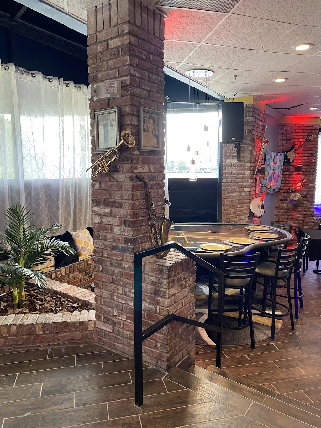 LAURENS SEAFOOD BLUES & JAZZ | restaurant | 9501 Arlington Expy Suite 976, Jacksonville, FL 32225, USA | 9043799227 OR +1 904-379-9227