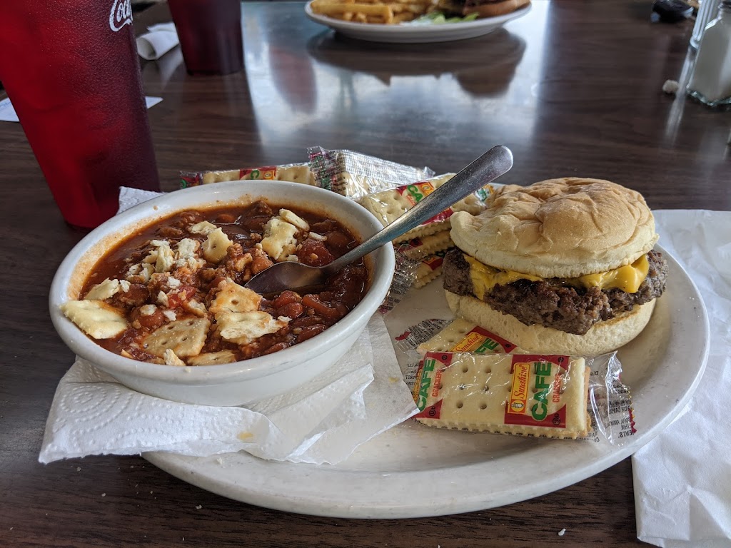 J&Bs Olde Tyme Family Restaurant | restaurant | 101 Main St, Eminence, MO 65466, USA | 5732263878 OR +1 573-226-3878