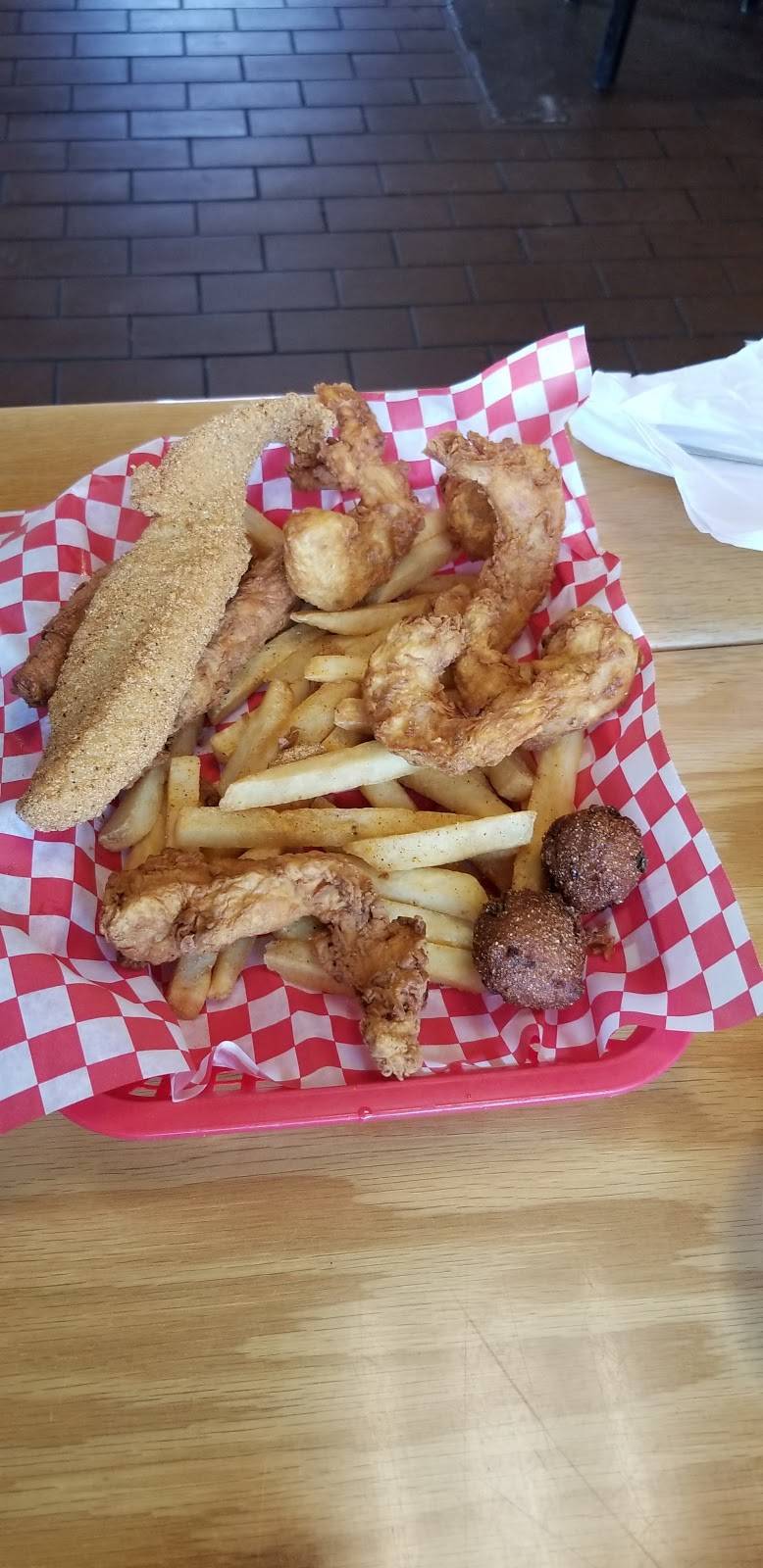 Sams Southern Eatery | restaurant | 1101 S 4th St, Chickasha, OK 73018, USA | 4054485060 OR +1 405-448-5060