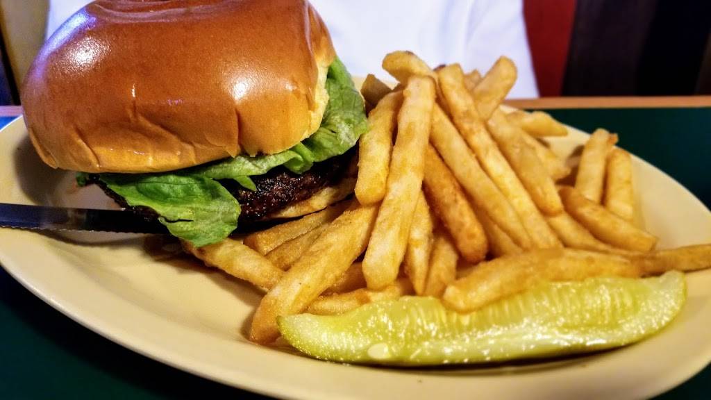 Chubbies | restaurant | 5208 Turnpike Feeder Rd, Fort Pierce, FL 34951, USA | 7724667600 OR +1 772-466-7600