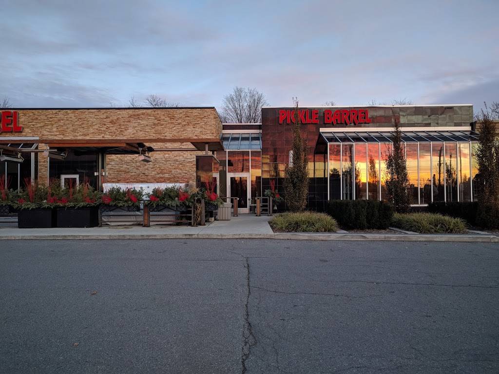 The Pickle Barrel | restaurant | 5941 Leslie St, North York, ON M2H 1J8, Canada | 4164934444 OR +1 416-493-4444