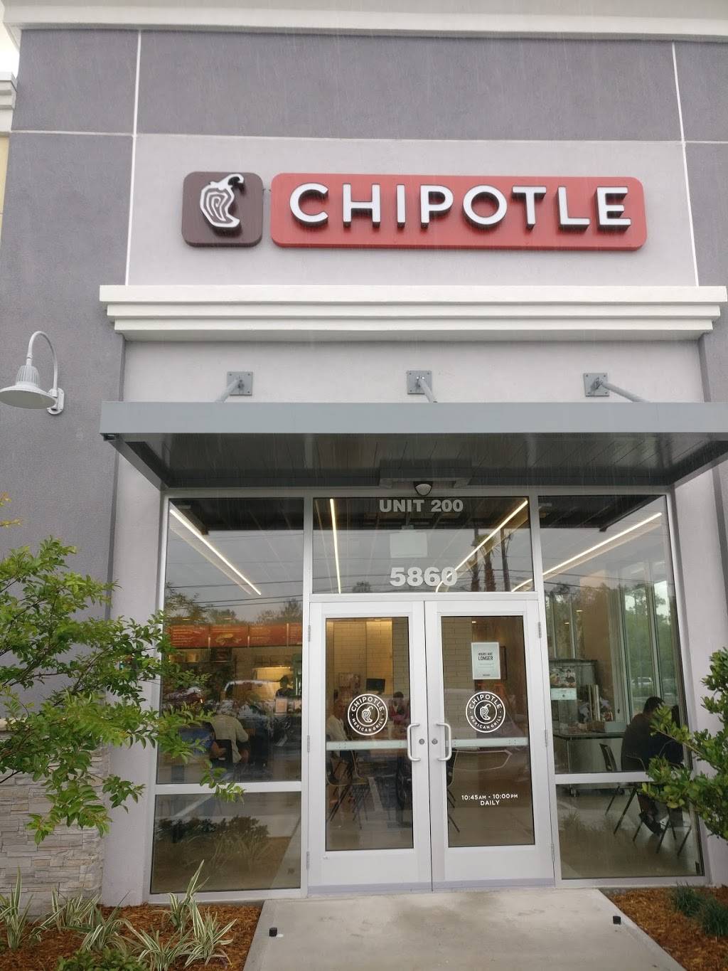 Chipotle Mexican Grill | restaurant | 5860 State Road 100 E, Unit 200, Palm Coast, FL 32164, USA | 3865867391 OR +1 386-586-7391