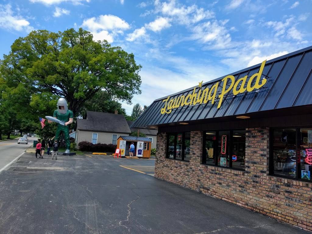 Launching Pad Drive-In | restaurant | 810 E Baltimore St, Wilmington, IL 60481, USA | 8154766535 OR +1 815-476-6535