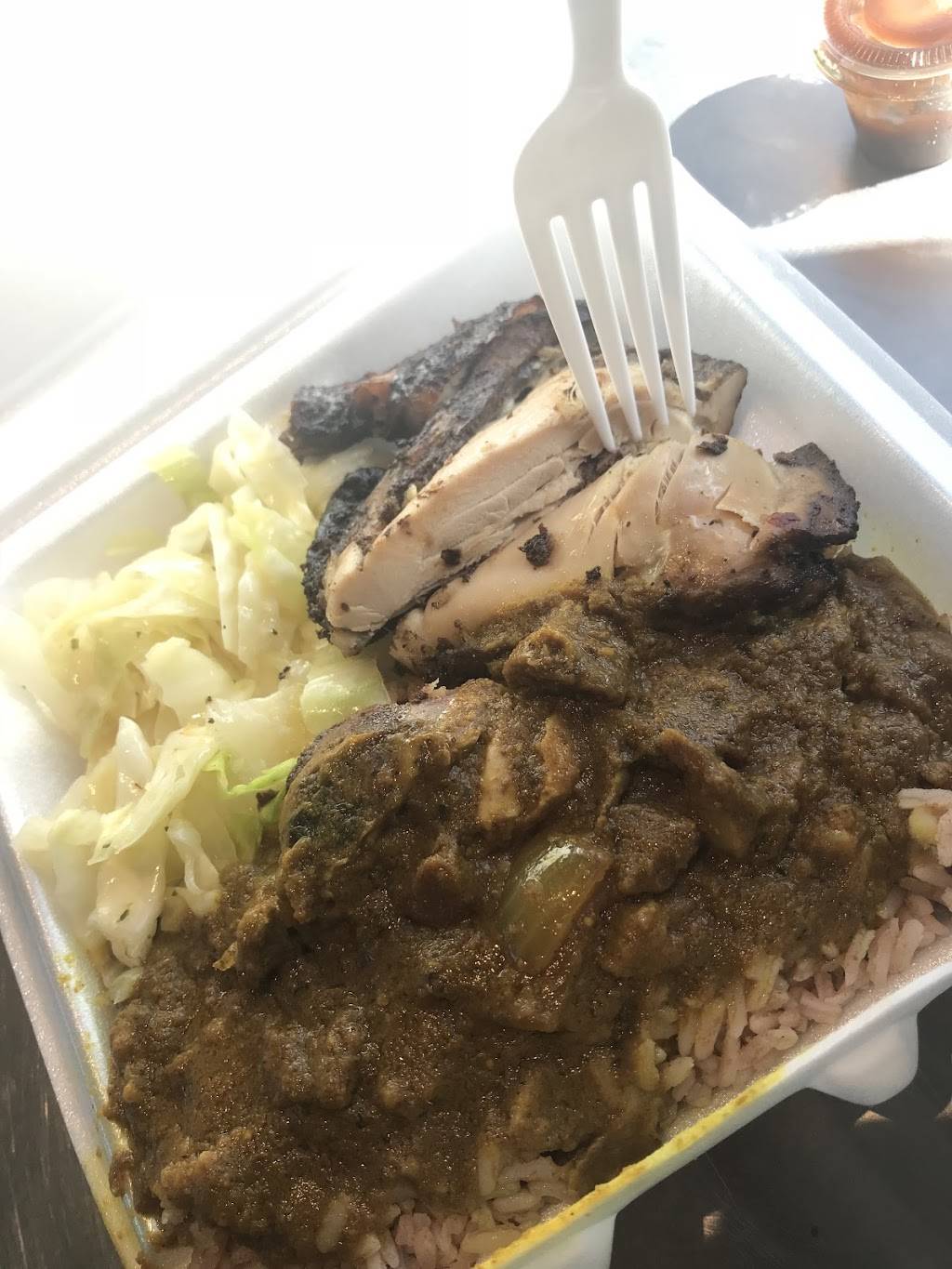 Negril Restaurant | restaurant | 6301 Silver Star Rd, Orlando, FL 32818, USA | 4072975729 OR +1 407-297-5729