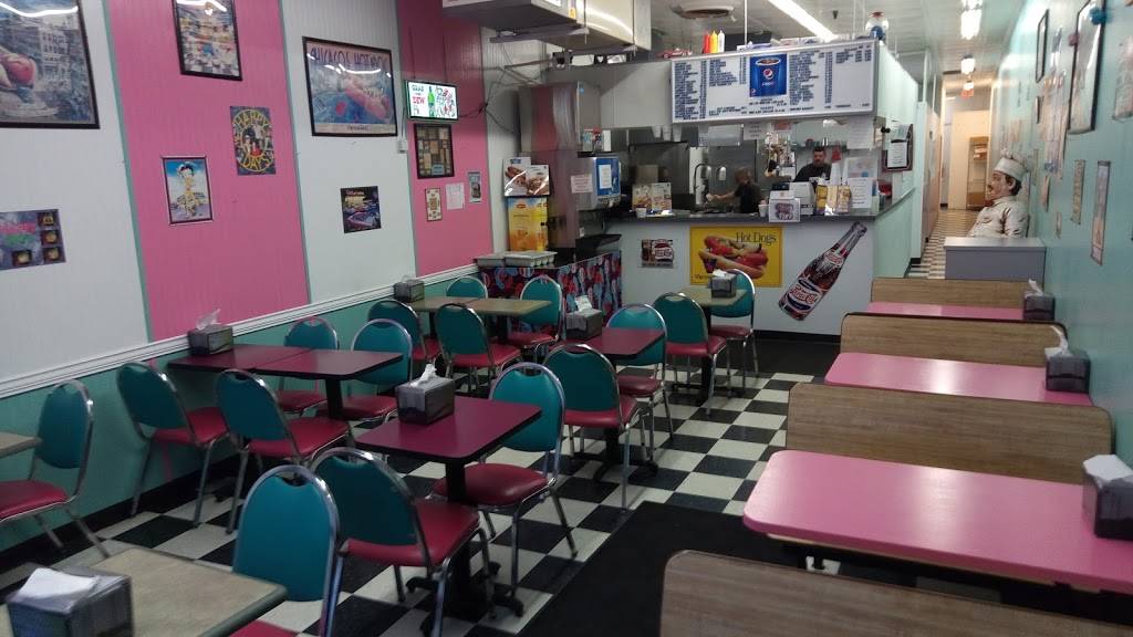 Dundee Hot Dogs and More | restaurant | 849 W Dundee Rd, Wheeling, IL 60090, USA | 8477771911 OR +1 847-777-1911