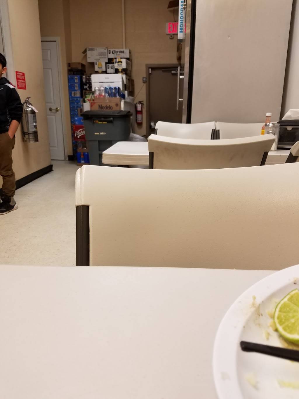 Anas Market & Restaurant | restaurant | 707 E Market St, Leesburg, VA 20176, USA | 7037772232 OR +1 703-777-2232