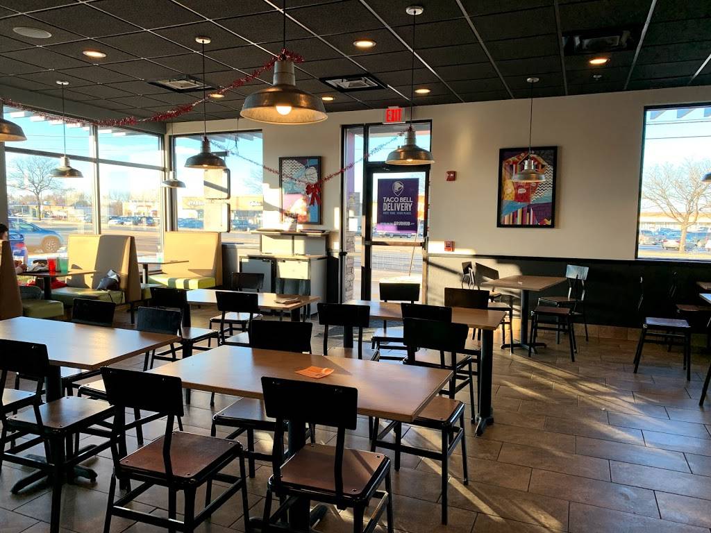 Taco Bell | meal takeaway | 125 W Roosevelt Rd, Villa Park, IL 60181, USA | 6304952787 OR +1 630-495-2787