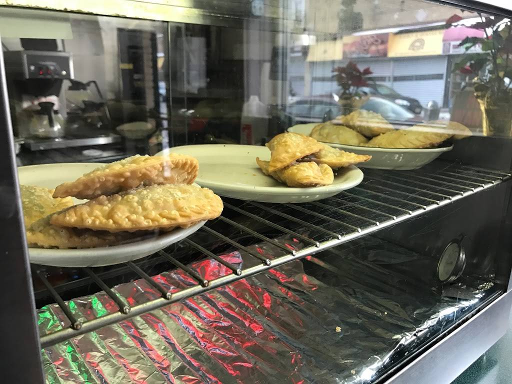 Las Tres Islas | restaurant | 47 Market St, Passaic, NJ 07055, USA | 9737770465 OR +1 973-777-0465