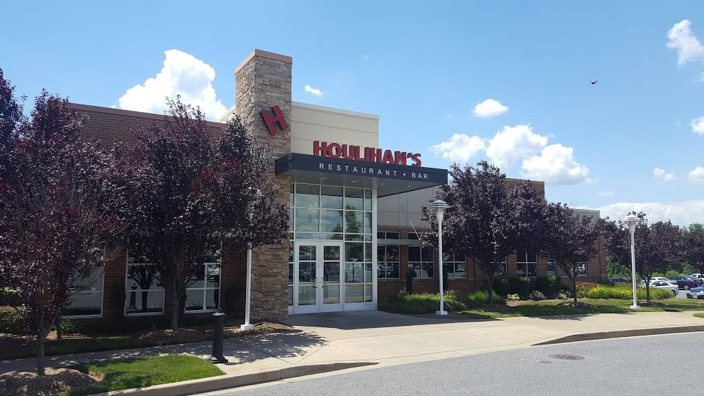 Houlihans | restaurant | 8240 Gateway Overlook Dr, Elkridge, MD 21075, USA | 4107826016 OR +1 410-782-6016