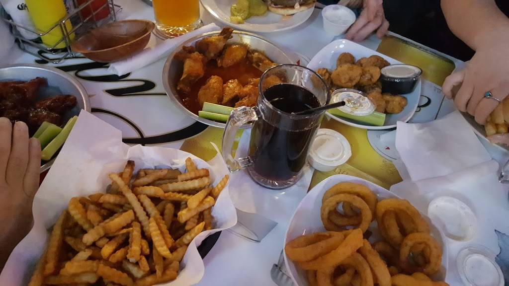 Coachs Sports Bar & Grill | restaurant | 43451 Gadsden Ave, Lancaster, CA 93534, USA | 6619428919 OR +1 661-942-8919