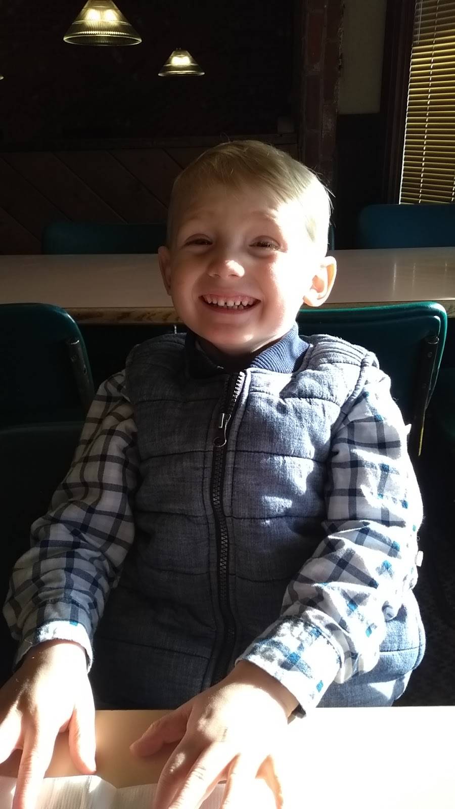 Round Table Pizza | meal delivery | 550 Montecito Center, Santa Rosa, CA 95405, USA | 7075381777 OR +1 707-538-1777