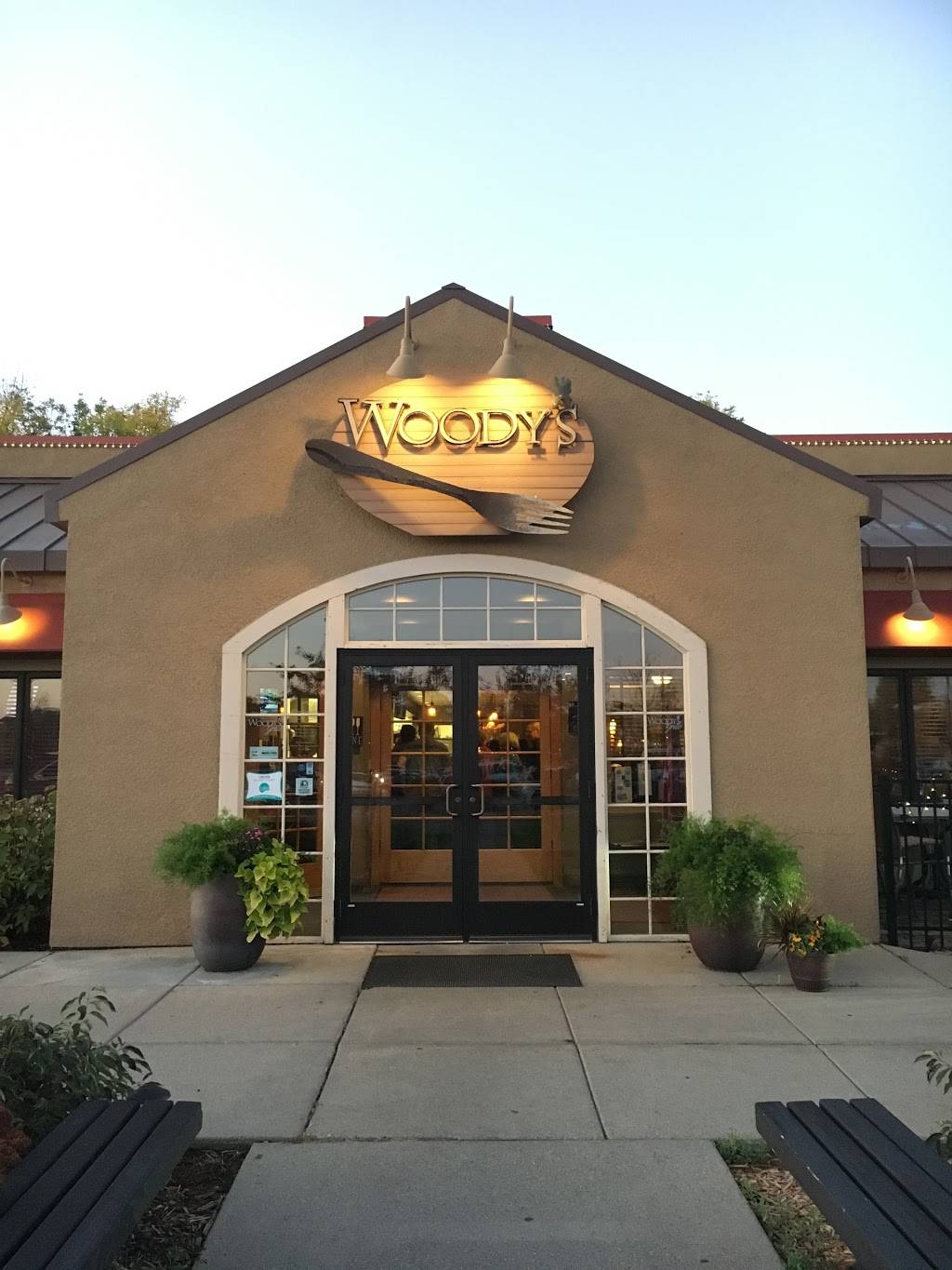 Woodys Grille | restaurant | 6399 City W Pkwy, Eden Prairie, MN 55344, USA | 9529448799 OR +1 952-944-8799