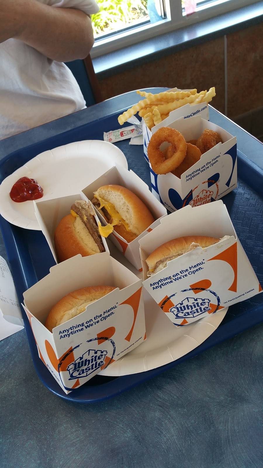 White Castle | restaurant | 1 E 81st Ave, Merrillville, IN 46410, USA | 2197698051 OR +1 219-769-8051