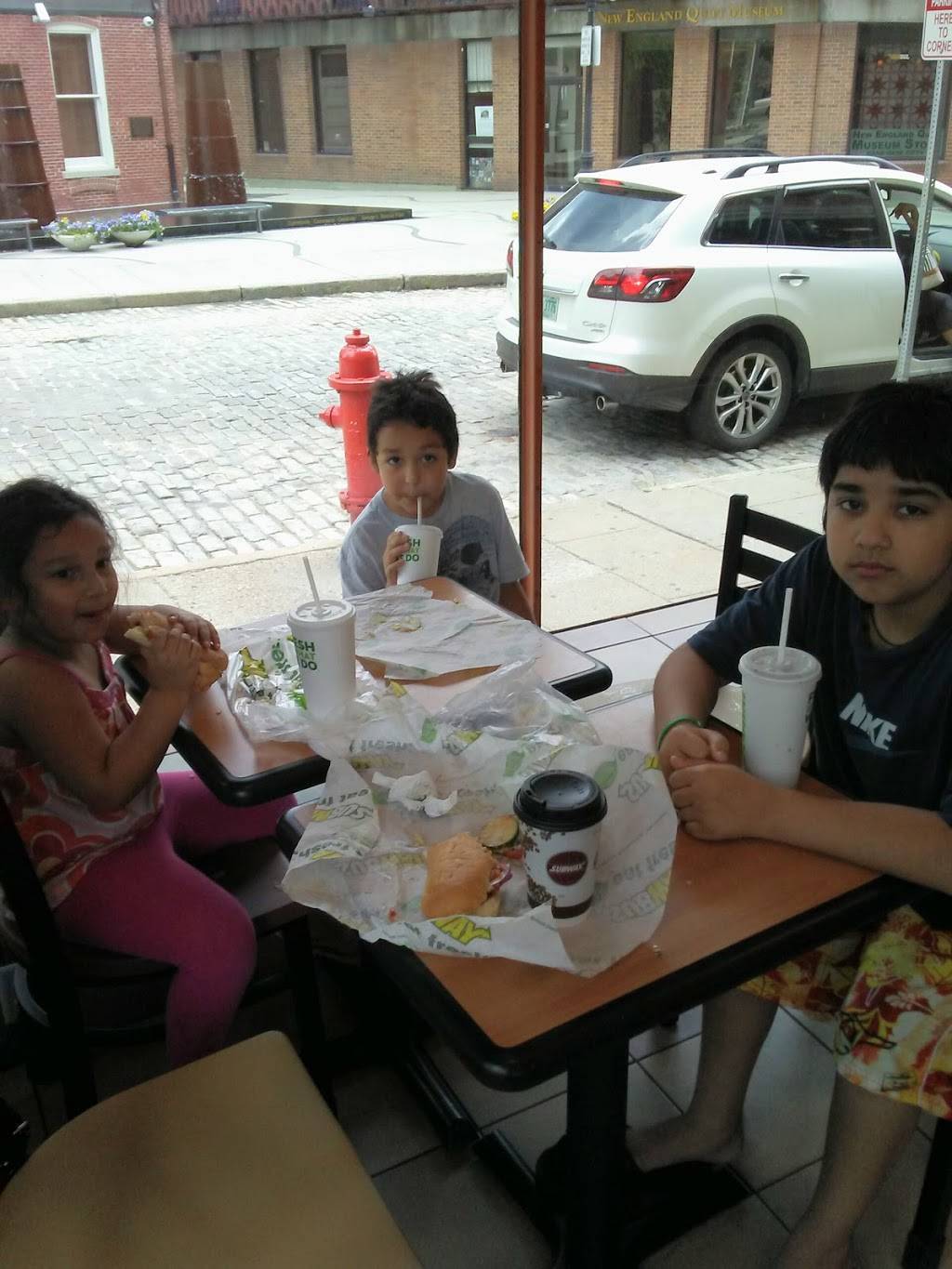 Subway | restaurant | 254 Merrimack St, Lowell, MA 01852, USA | 9789349122 OR +1 978-934-9122