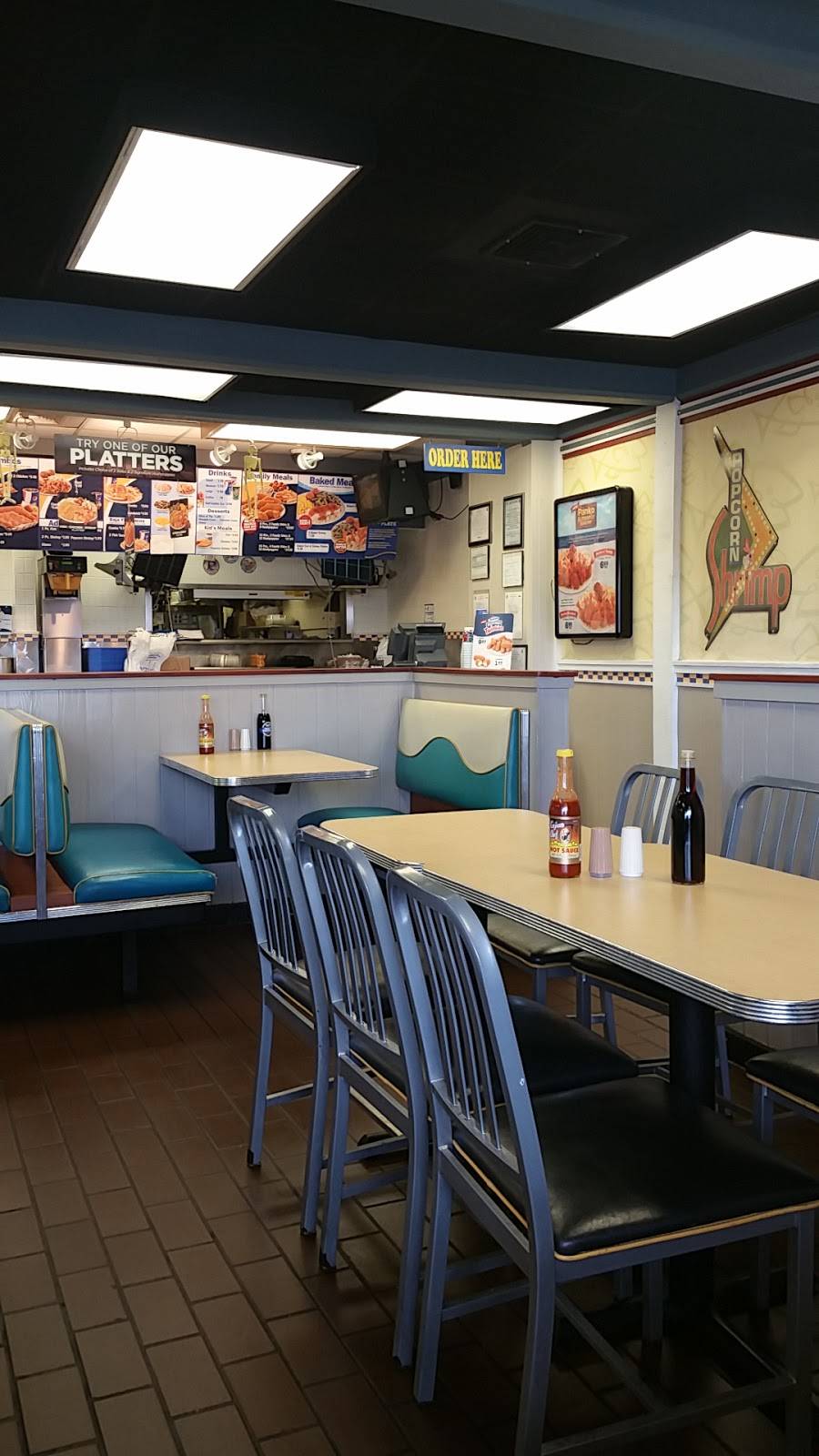 Long John Silvers | restaurant | 1104 N Yarbrough Dr, El Paso, TX 79925, USA | 9155931327 OR +1 915-593-1327