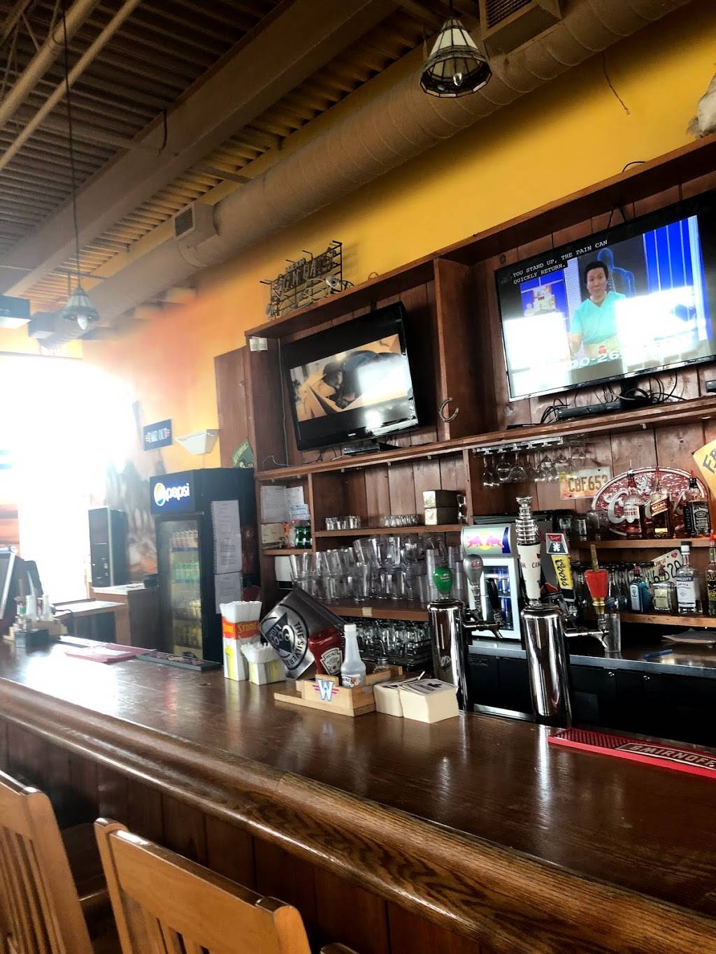 Wild Wing | restaurant | 5606 Tenth Line W, Mississauga, ON L5M 7L9, Canada | 9058129453 OR +1 905-812-9453