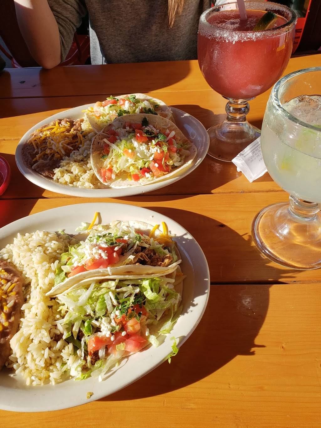 Fuzzys Taco Shop | restaurant | 17305 Davenport St #105, Omaha, NE 68118, USA | 4027632220 OR +1 402-763-2220