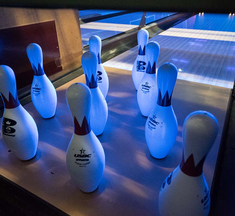 Bowlero Romeoville | restaurant | 735 Center Blvd, Romeoville, IL 60446, USA | 6303782695 OR +1 630-378-2695