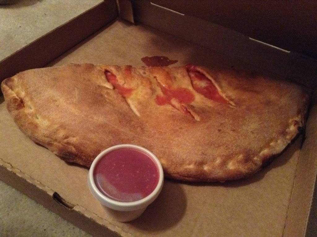 Ginos Pizza | restaurant | 2748, 1556 Wealthy St SE, Grand Rapids, MI 49506, USA | 6164586522 OR +1 616-458-6522