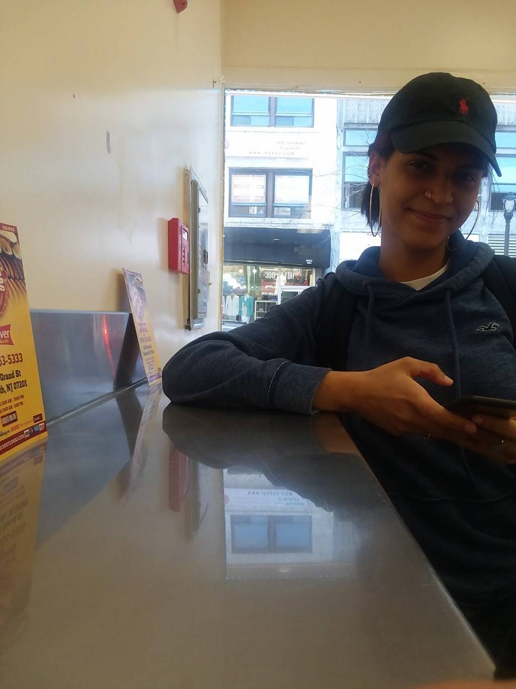 Hot Doggy Dog | restaurant | 1213 E Grand St, Elizabeth, NJ 07201, USA | 9083535333 OR +1 908-353-5333