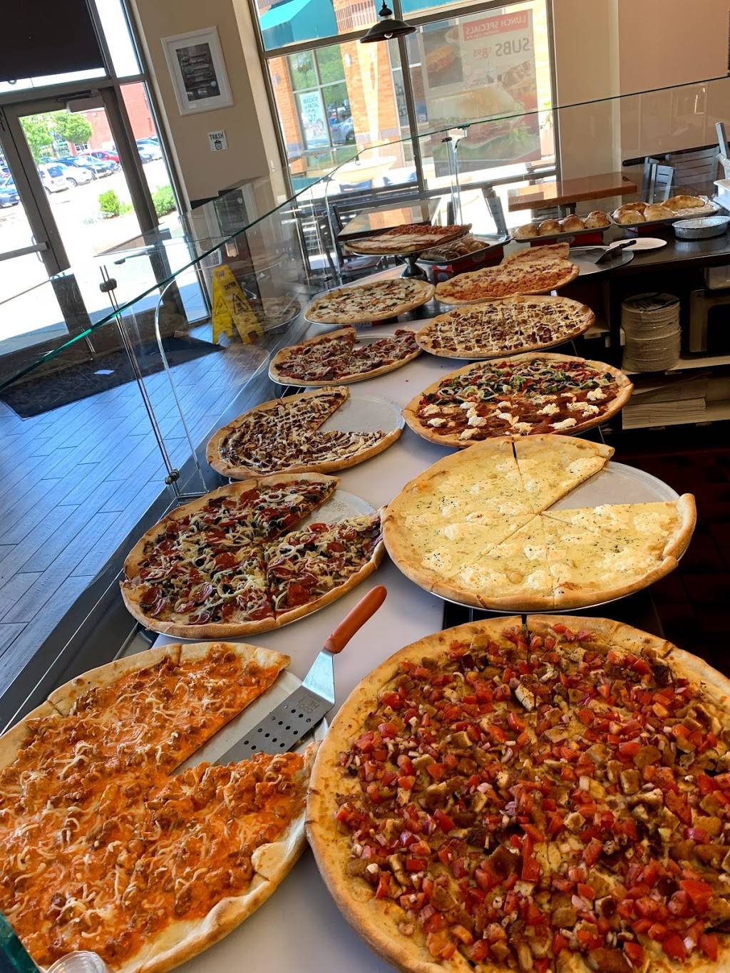 Valentino’s Pizzeria & Restaurant | restaurant | 6402 Trading Square, Haymarket, VA 20169, USA | 7034453130 OR +1 703-445-3130