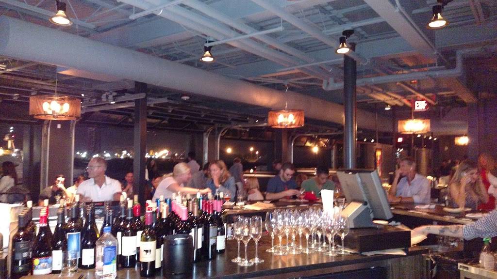 Alley Cat Oyster Bar | restaurant | 1056 Old River Rd, Cleveland, OH 44113, USA | 2165749999 OR +1 216-574-9999