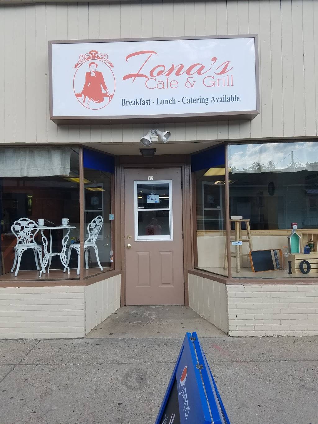 Ionas Cafe & Grill | restaurant | 37 Oak St, Indian Orchard, MA 01151, USA | 4135431718 OR +1 413-543-1718