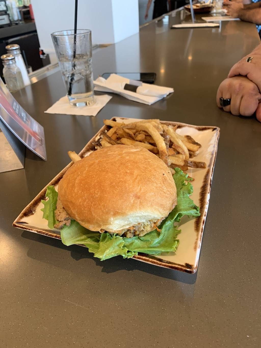 Portermill | restaurant | 5800 Fleur Dr, Des Moines, IA 50321, USA | 5152565347 OR +1 515-256-5347