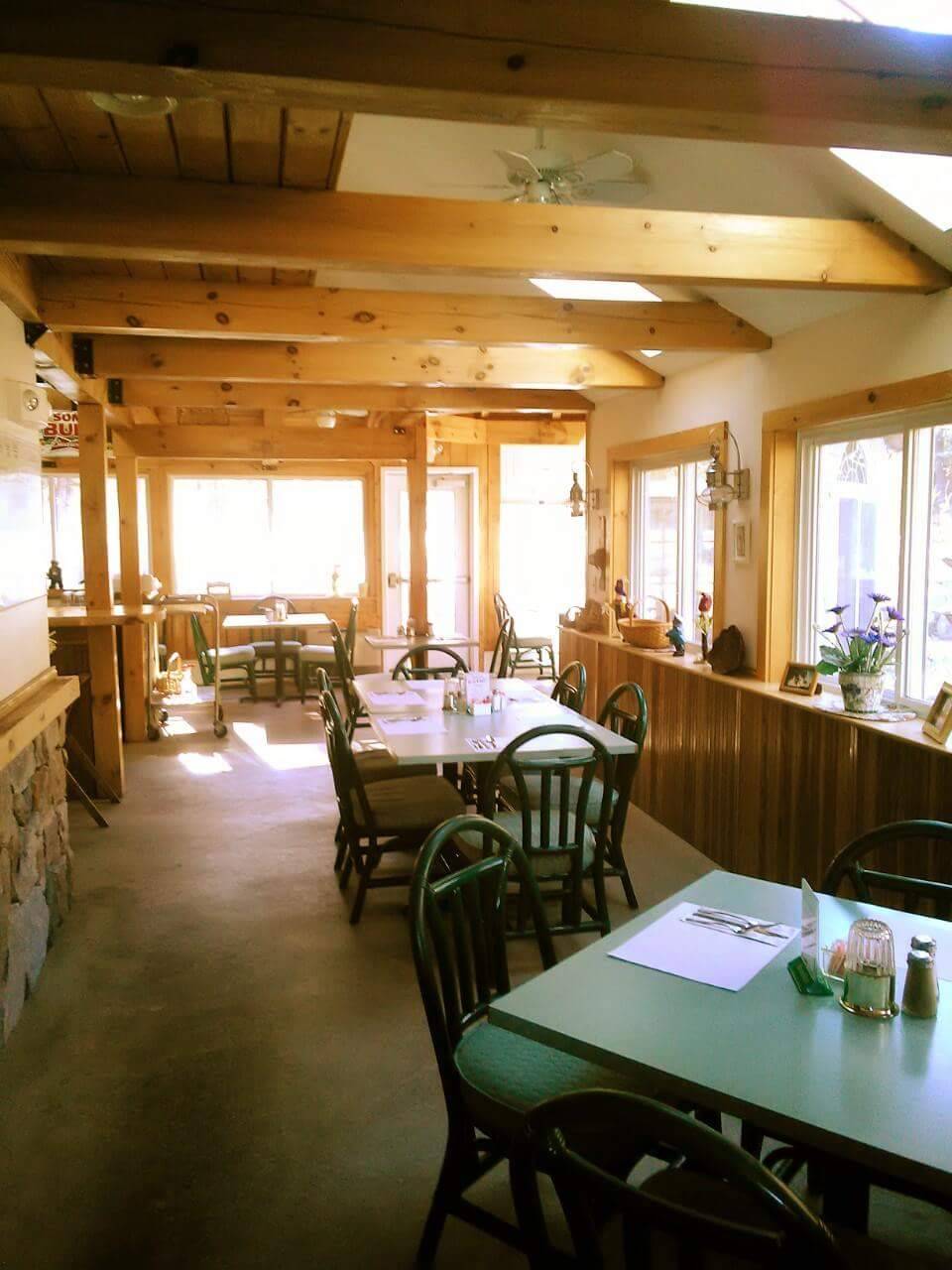 Richards Seafood Restaurant | restaurant | 1732 N Berwick Rd, Wells, ME 04090, USA | 2076468561 OR +1 207-646-8561