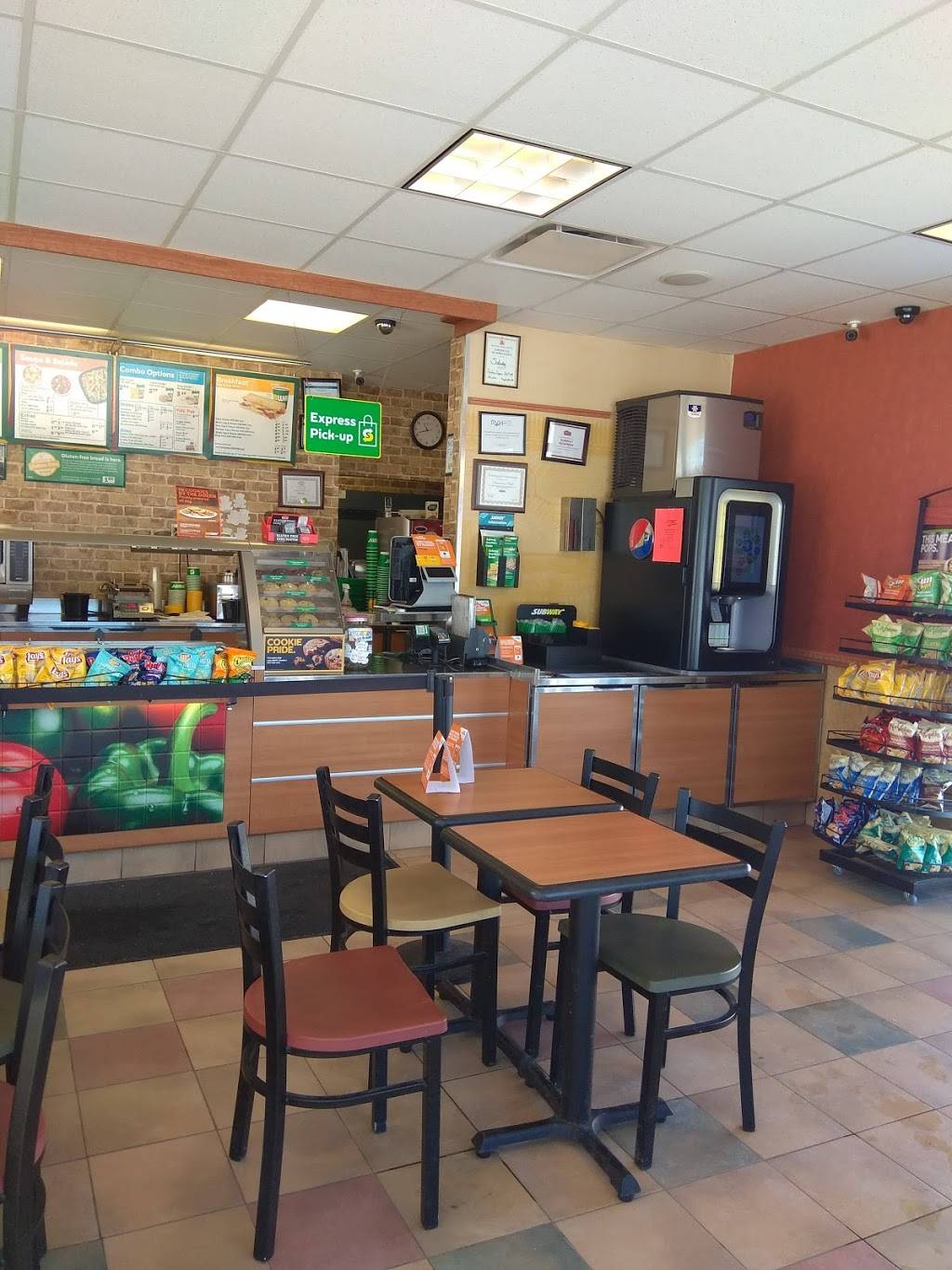 Subway | meal takeaway | 372 Raglan St S, Renfrew, ON K7V 1R7, Canada | 6134325021 OR +1 613-432-5021