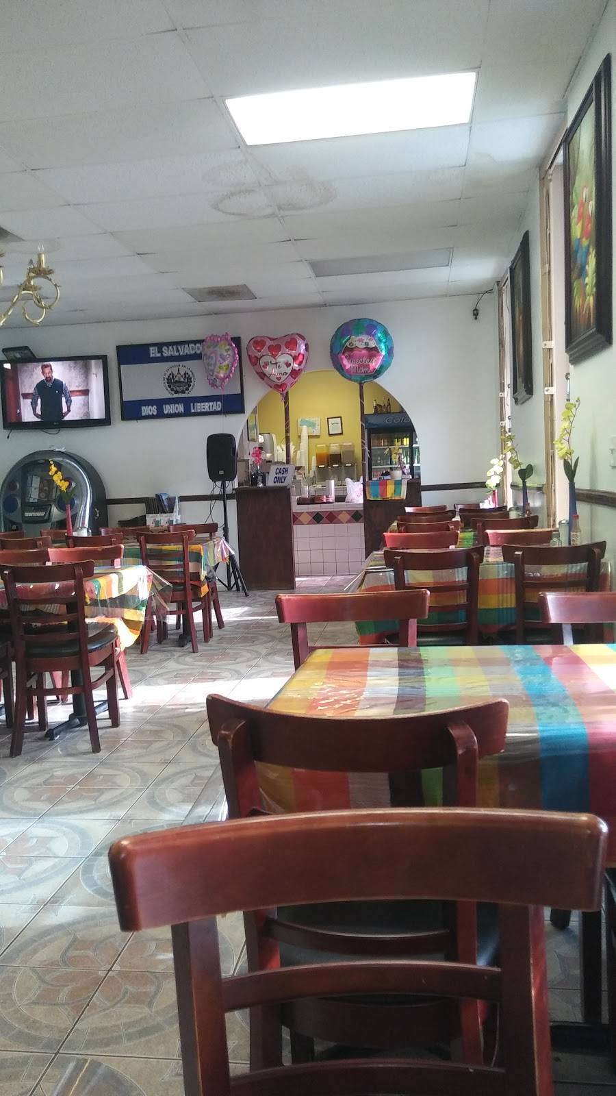 Menchitas | restaurant | 2116 South La Brea Ave, Los Angeles, CA 90016, USA | 3239343114 OR +1 323-934-3114