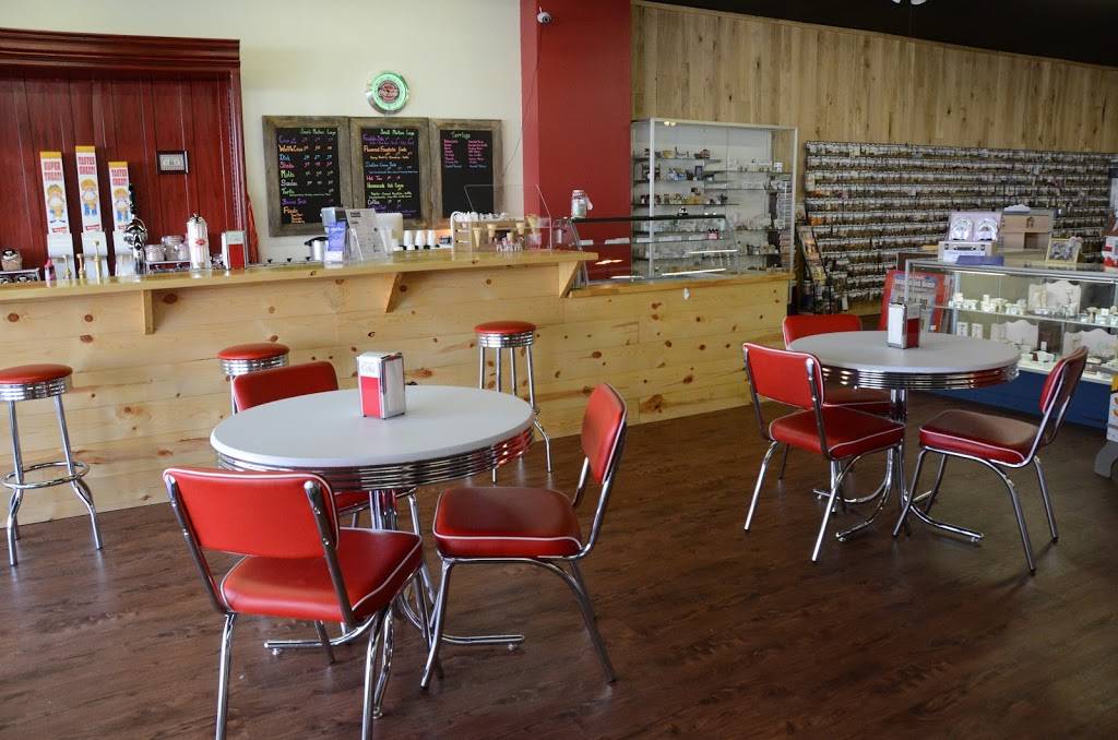 Megans Old Fashioned Ice Cream Parlor | restaurant | 818 Ave G, Fort Madison, IA 52627, USA | 3193720599 OR +1 319-372-0599