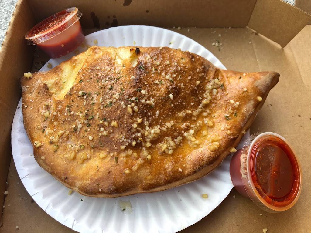 Calzones New York Style Pizza | restaurant | Market St, Celebration, FL 34747, USA | 4075661221 OR +1 407-566-1221