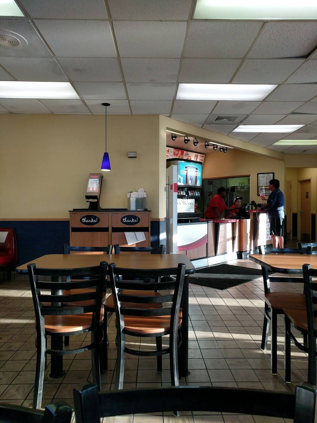 KFC | restaurant | 331 W Sunset Dr, Waukesha, WI 53189, USA | 2625440050 OR +1 262-544-0050