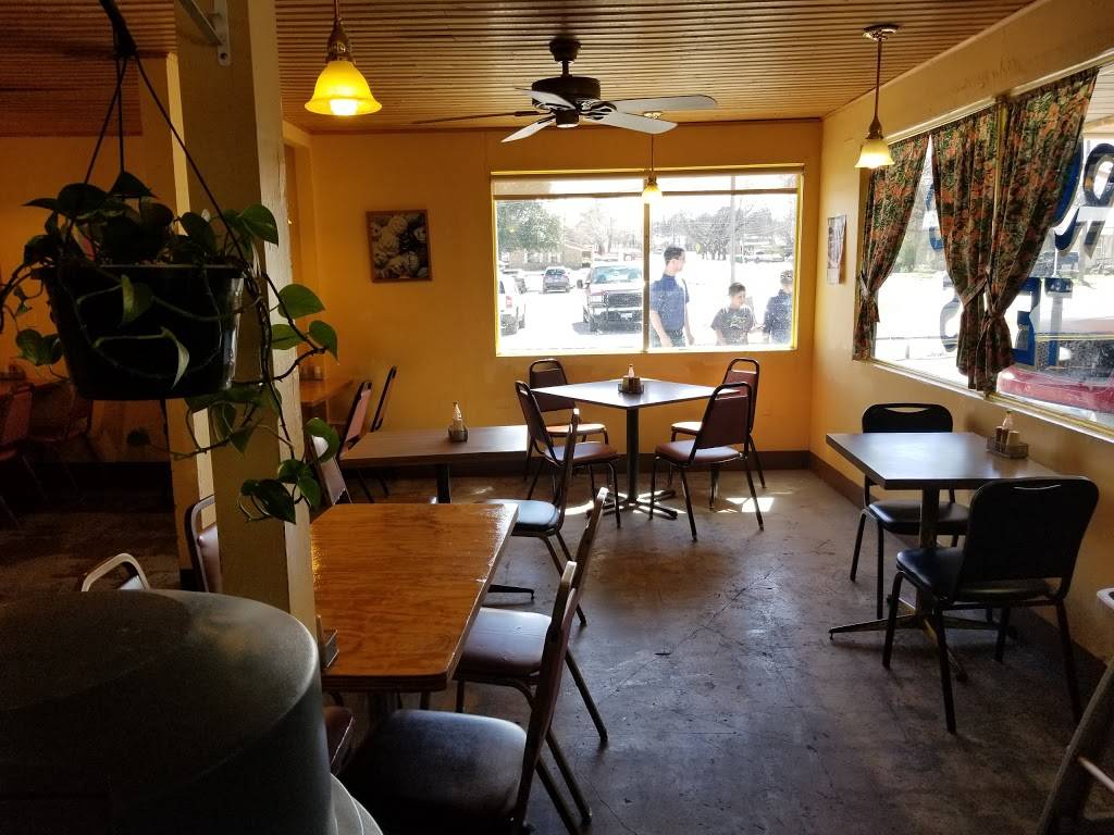 Rollies On Texas | restaurant | 341 S Texas St, De Leon, TX 76444, USA | 2548932591 OR +1 254-893-2591