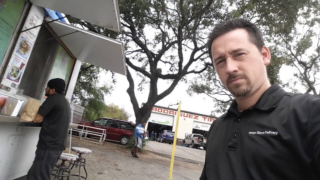 Taqueria Y Pupuseria El Buen Paladar | restaurant | 11937 FM1957, San Antonio, TX 78253, USA | 2107246475 OR +1 210-724-6475