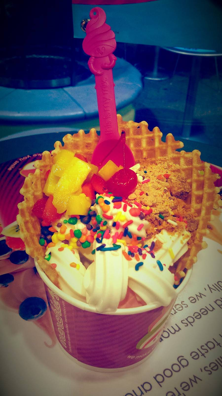 Menchies Frozen Yogurt | bakery | 17245 Ventura Blvd, Encino, CA 91316, USA | 8189901500 OR +1 818-990-1500