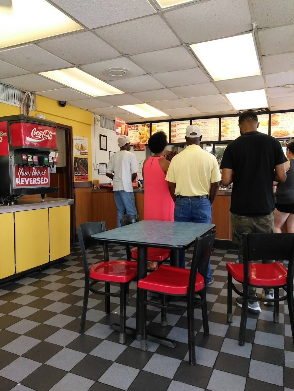 Churchs Chicken | restaurant | 4119 Montgomery St, Savannah, GA 31401, USA | 9122343762 OR +1 912-234-3762