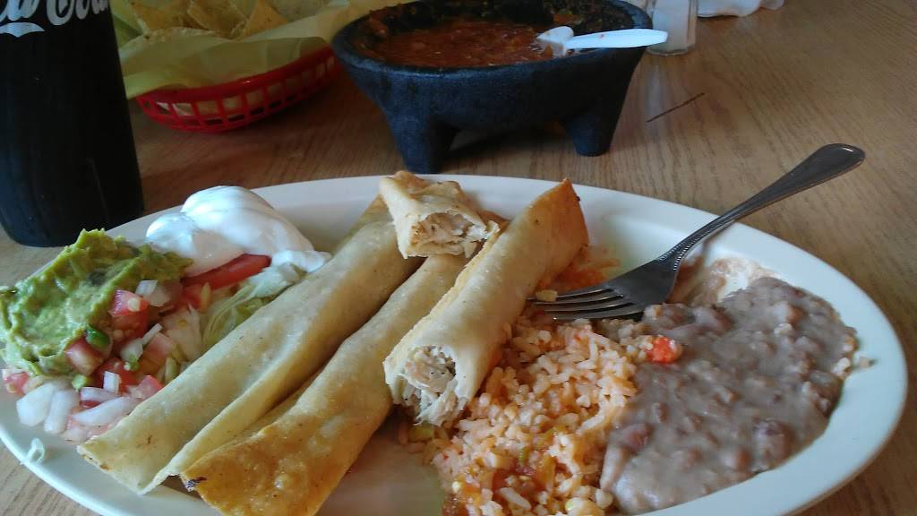 Aqui Me Quedo Restaurant | restaurant | 7840 Lake June Rd, Dallas, TX 75217, USA | 2148813755 OR +1 214-881-3755