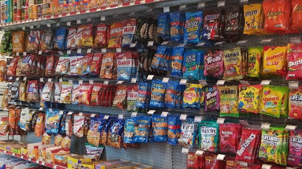 Downtown Snacks | meal takeaway | 615 Griswold St Suite 106, Detroit, MI 48226, USA | 3133500198 OR +1 313-350-0198