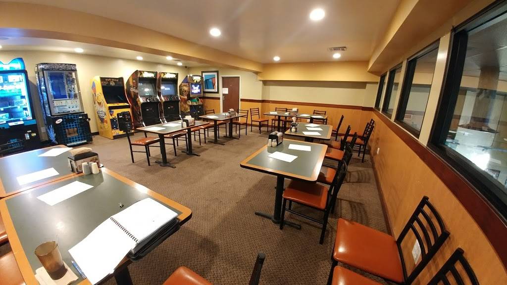 Round Table Pizza | meal delivery | 398 Grand Ave, Oakland, CA 94610, USA | 5108344444 OR +1 510-834-4444