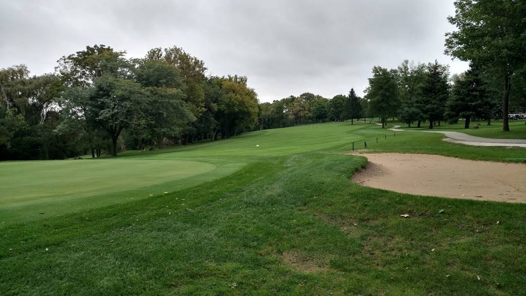 Silver Spring Golf & Banquet Center | restaurant | N56W21318 Silver Spring Dr, Menomonee Falls, WI 53051, USA | 2622524666 OR +1 262-252-4666