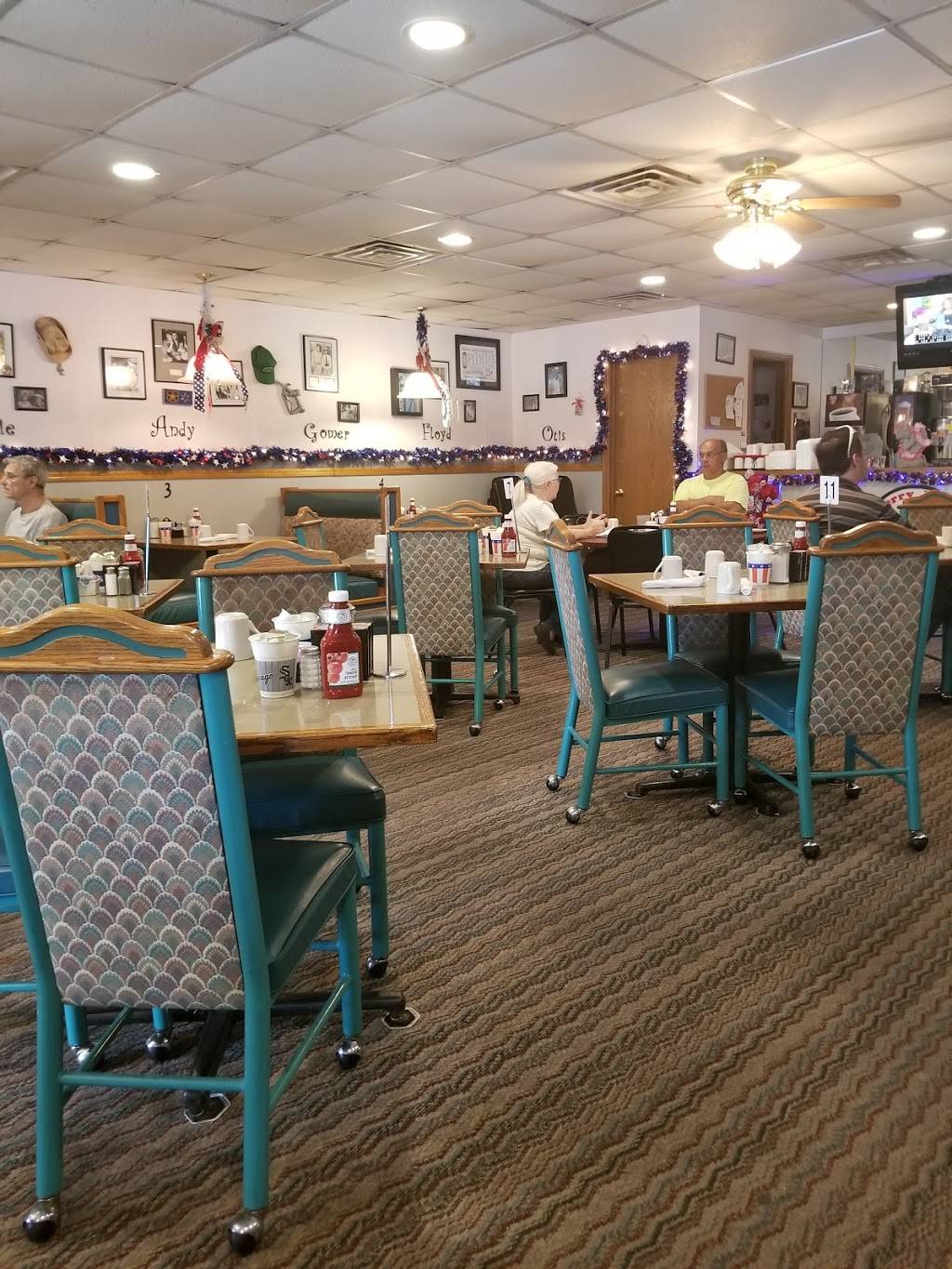 Mayberry Junction | restaurant | 390 N Locust St, Manteno, IL 60950, USA | 8154683811 OR +1 815-468-3811