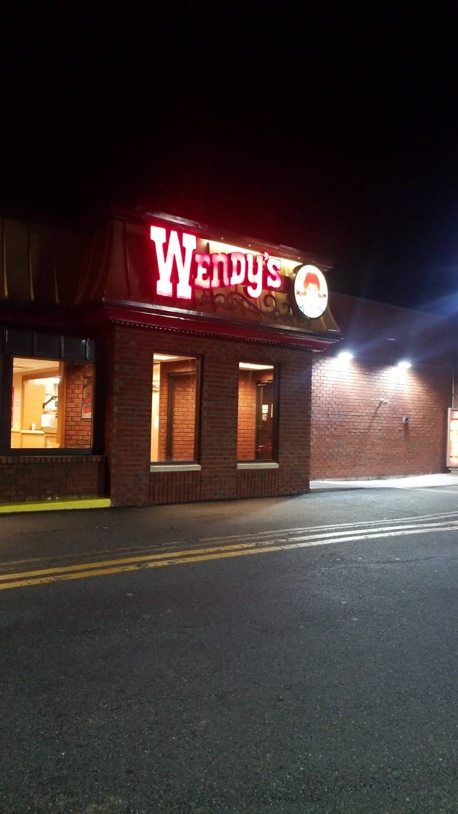 Wendys | restaurant | 10 S West End Blvd, Quakertown, PA 18951, USA | 2155368911 OR +1 215-536-8911