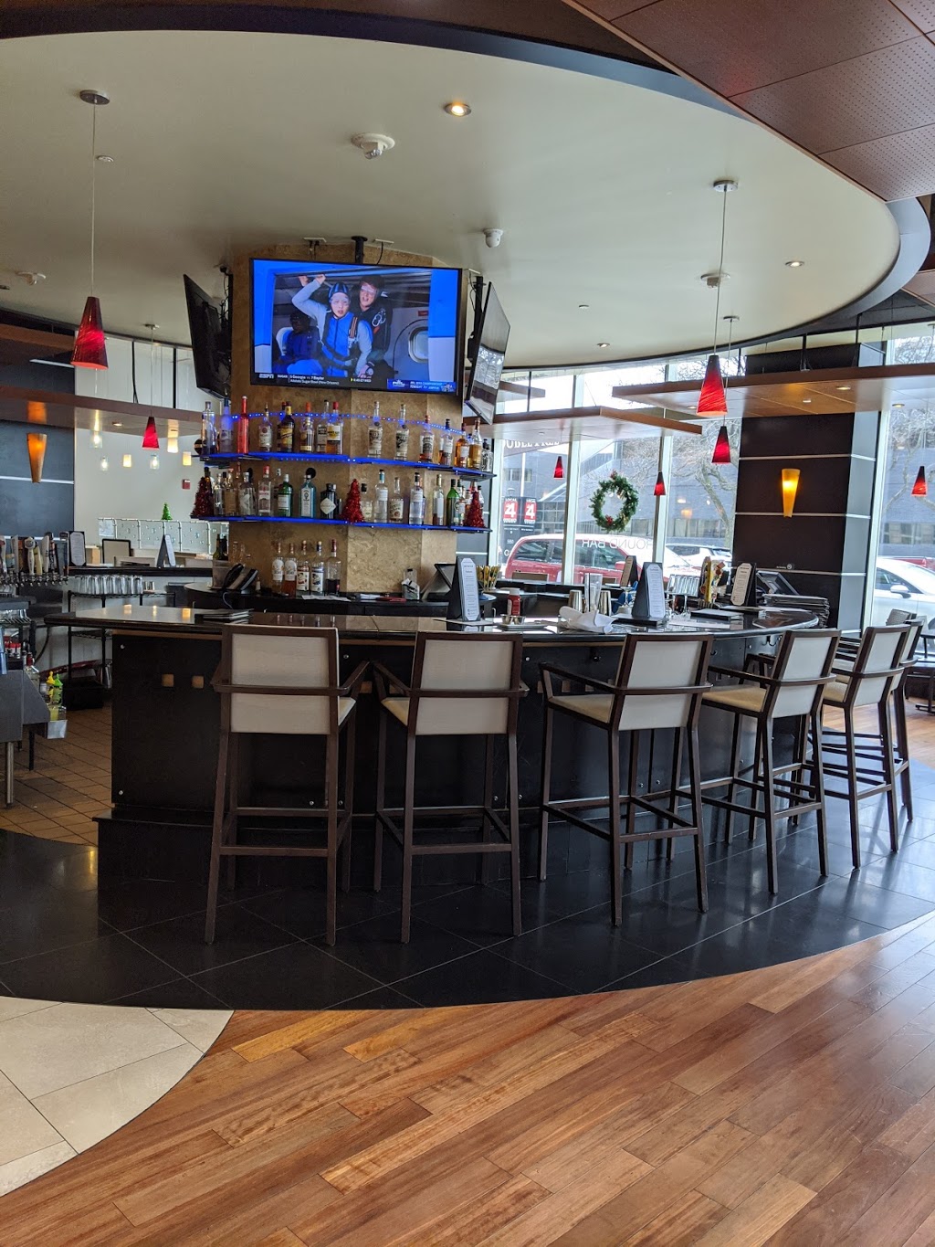 Round Bar | restaurant | 525 W Lafayette Blvd, Detroit, MI 48226, USA | 3139635600 OR +1 313-963-5600