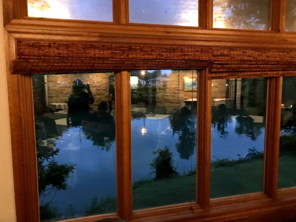 Angela’s on the River | restaurant | 2 6th Ave, St Albans, WV 25177, USA | 3047222244 OR +1 304-722-2244