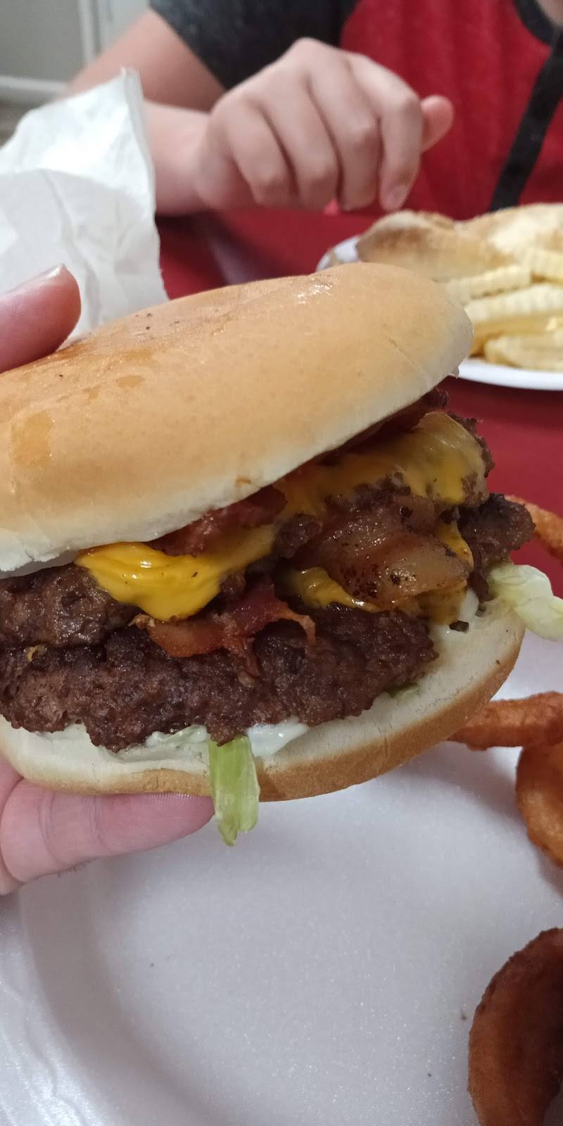 Fuzzys | meal takeaway | 105 E Church St, Mt Vernon, GA 30445, USA | 9125832424 OR +1 912-583-2424