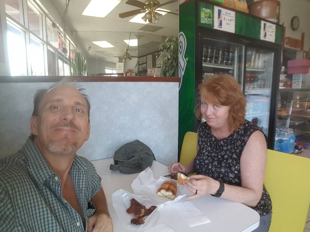 Daily Donut House & Sandwich | bakery | 39522 10th St W # D, Palmdale, CA 93551, USA | 6612733078 OR +1 661-273-3078